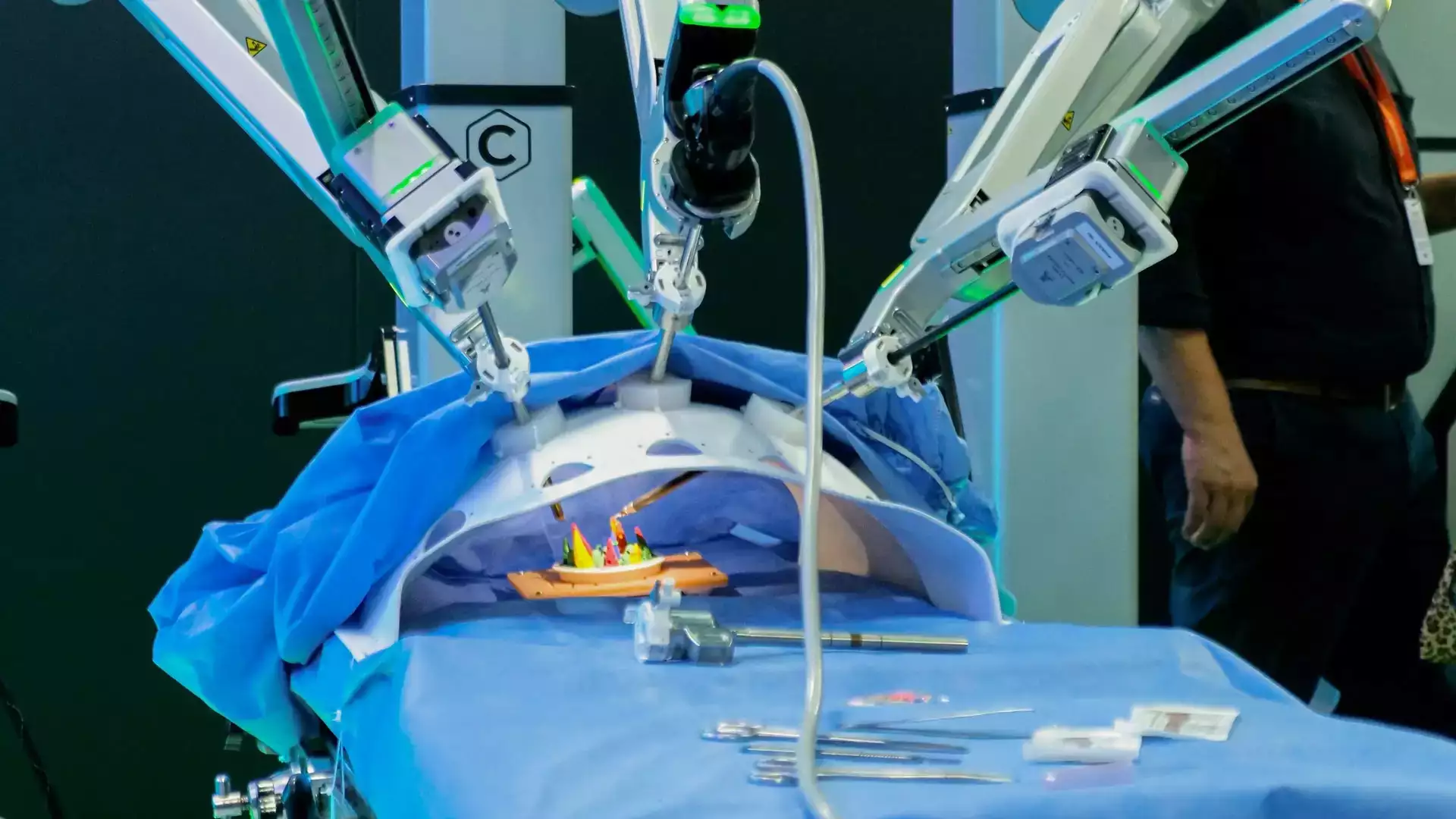Lee más sobre el artículo ¡Revolución médica en LatAm! Bucaramanga lidera con robots, drones y genómica